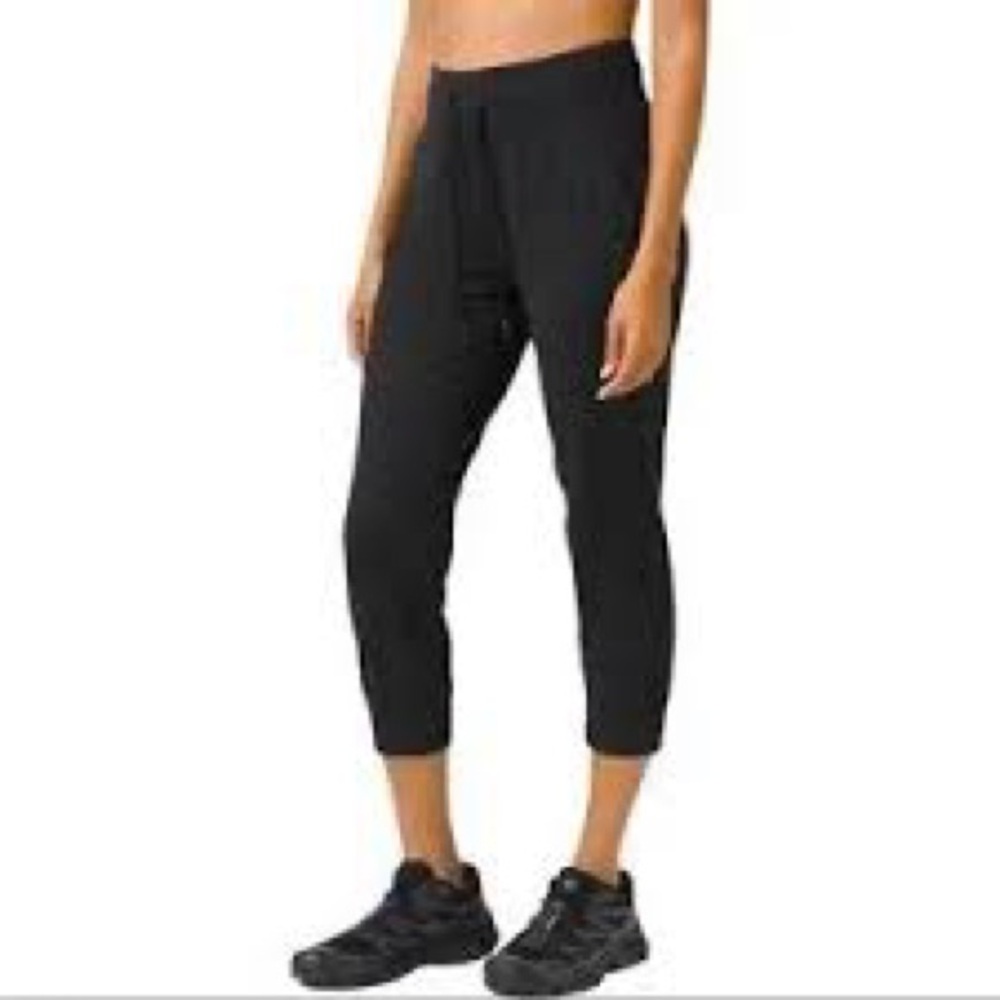 NWT Lululemon ready to Rulu jogger crop